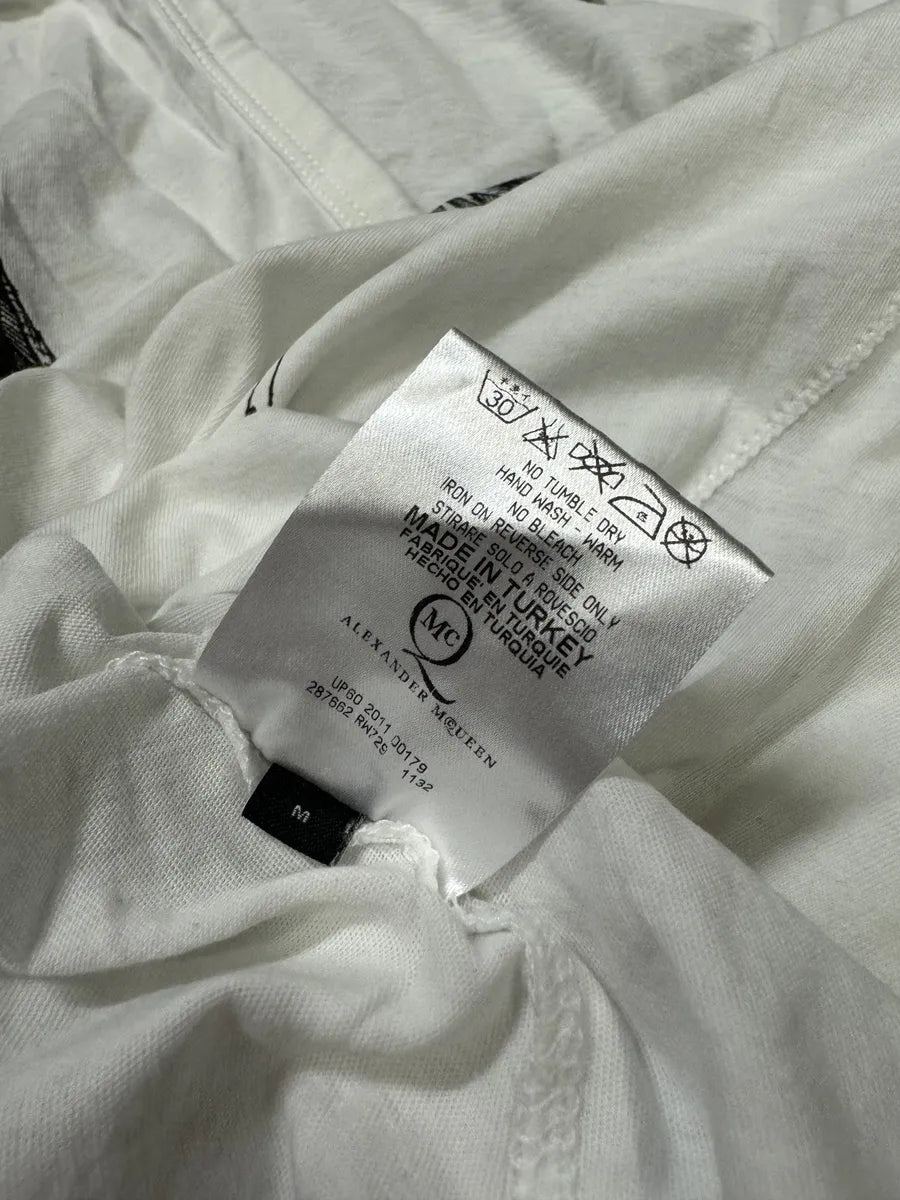 SS2011 Alexander McQueen Black & White Eagle V Neck T-Shirt VmZgZtI 6