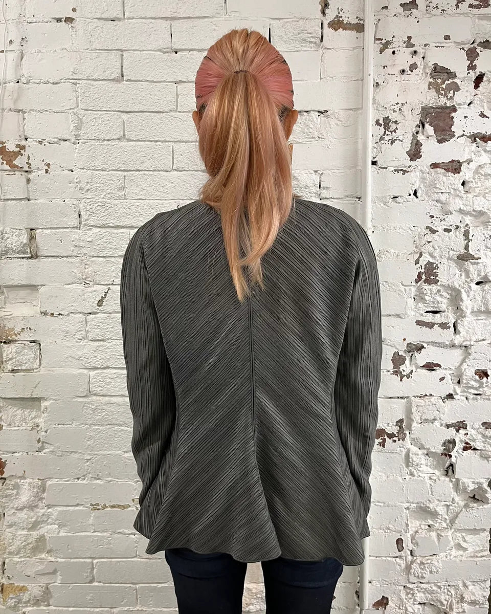 SS2012 Giorgio Armani Pleated Striped Grey Jacket fAUmhlA 2