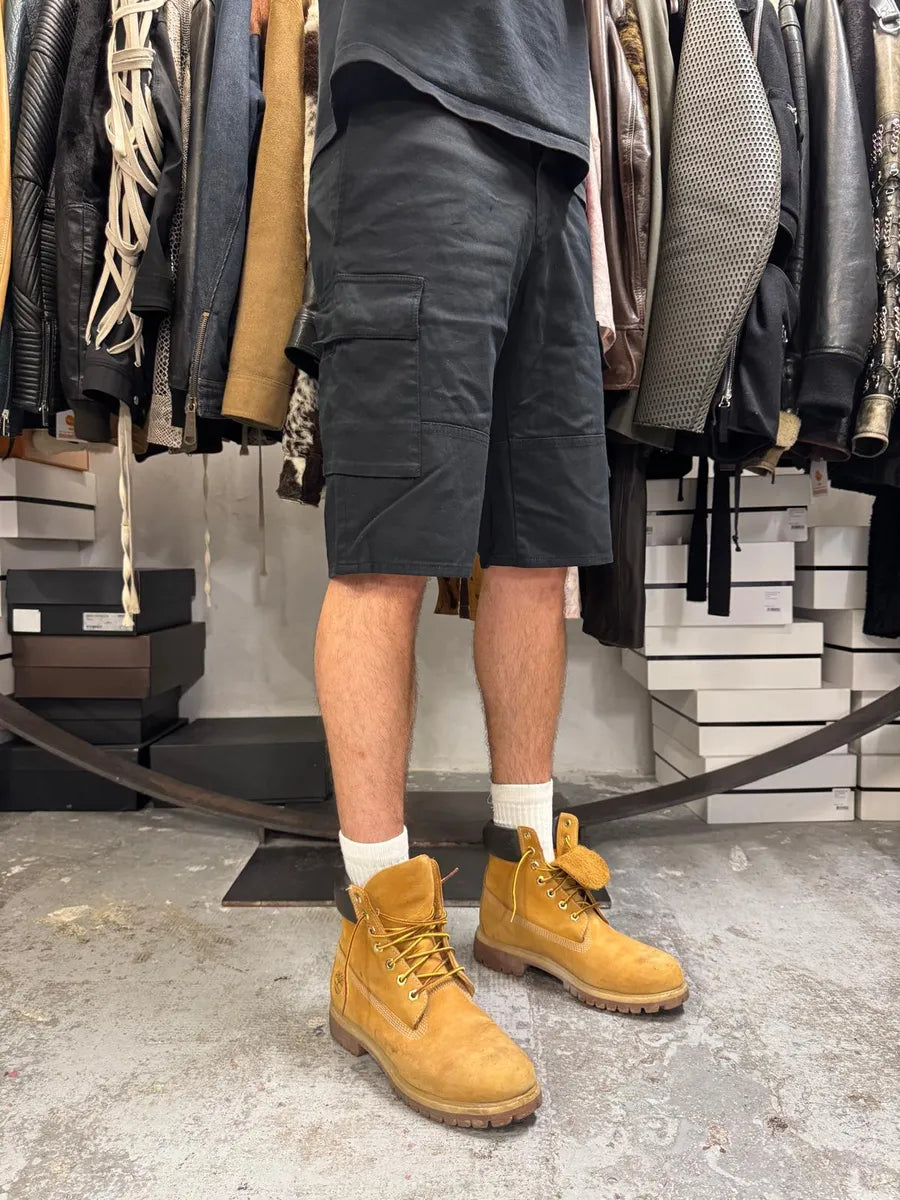 SS2016 Givenchy Black Cargo Shorts by Riccardo Tisci pgUnIok 3