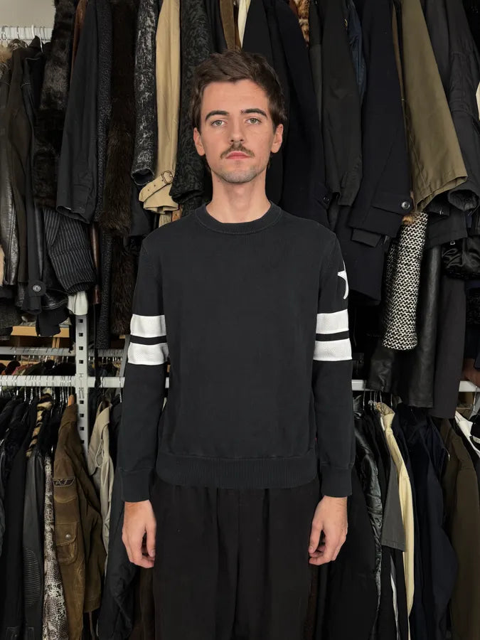 SS2016 Givenchy Black Stars Sweater by Riccardo Tisci OGdOwnt 1