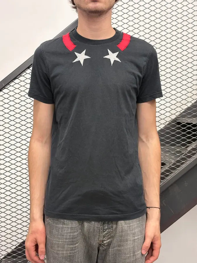 SS2017 Givenchy Black Star Embroidered T-Shirt by Riccardo Tisci mbuLuND 1