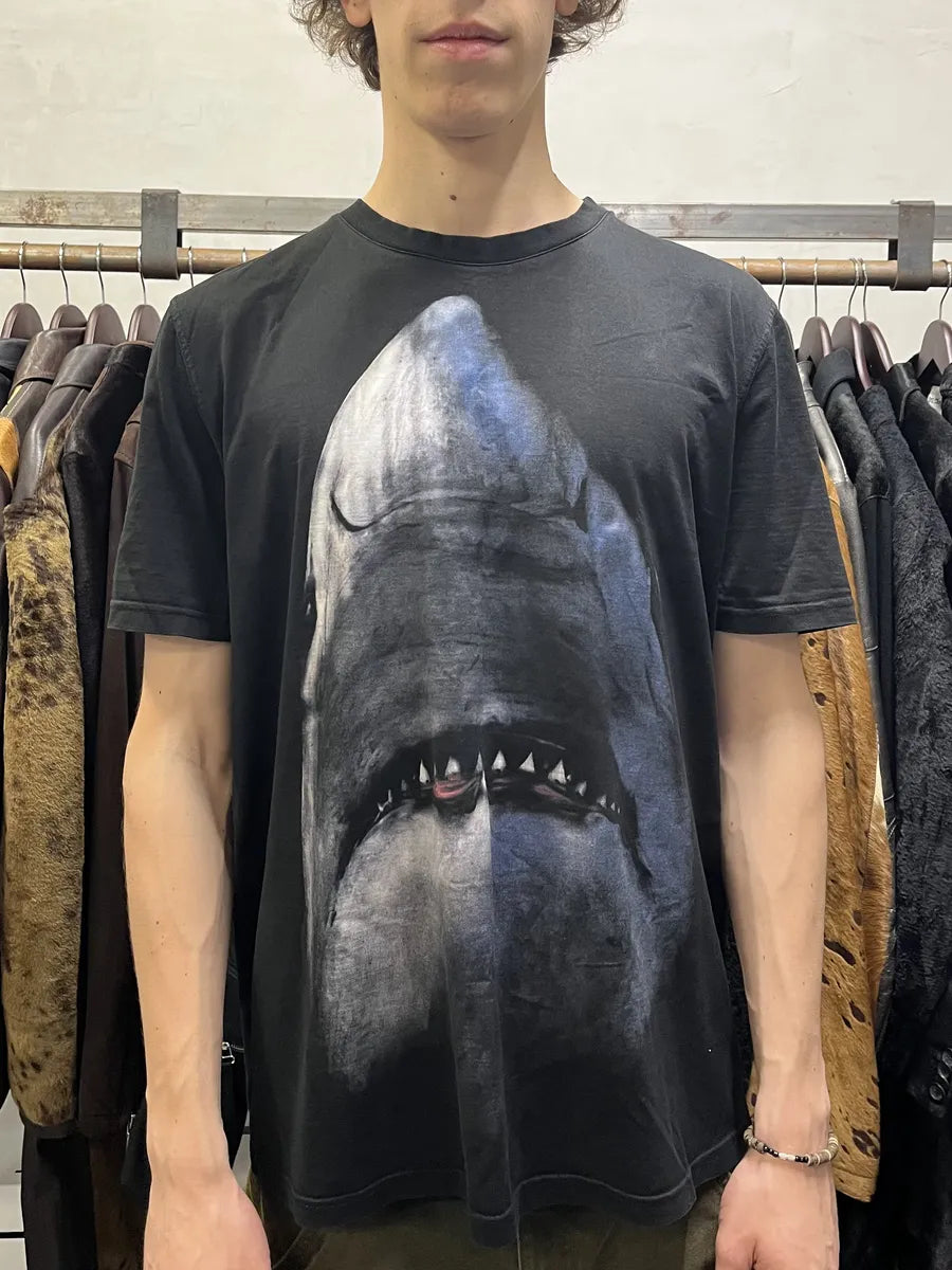 SS2017 Givenchy Shark Black T-Shirt by Riccardo Tisci gSwMPVG 1