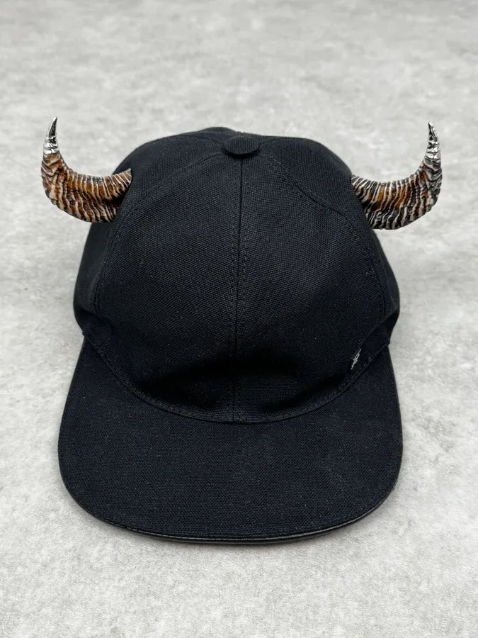 SS2021 Givenchy Horned Black Flat Cap by Matthew Williams hdqQLHS 0