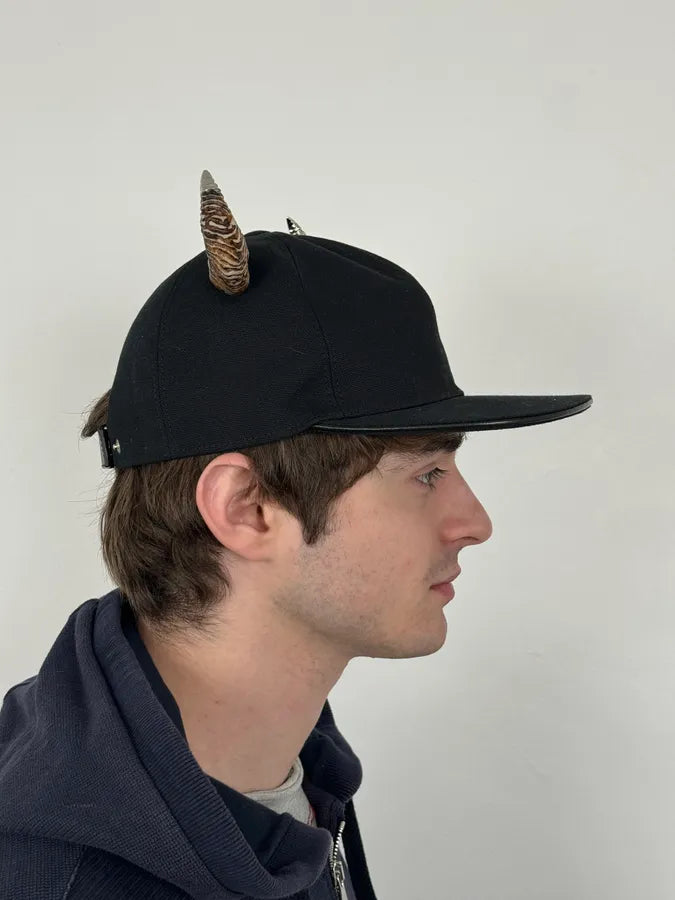 SS2021 Givenchy Horned Black Flat Cap by Matthew Williams hdqQLHS 2