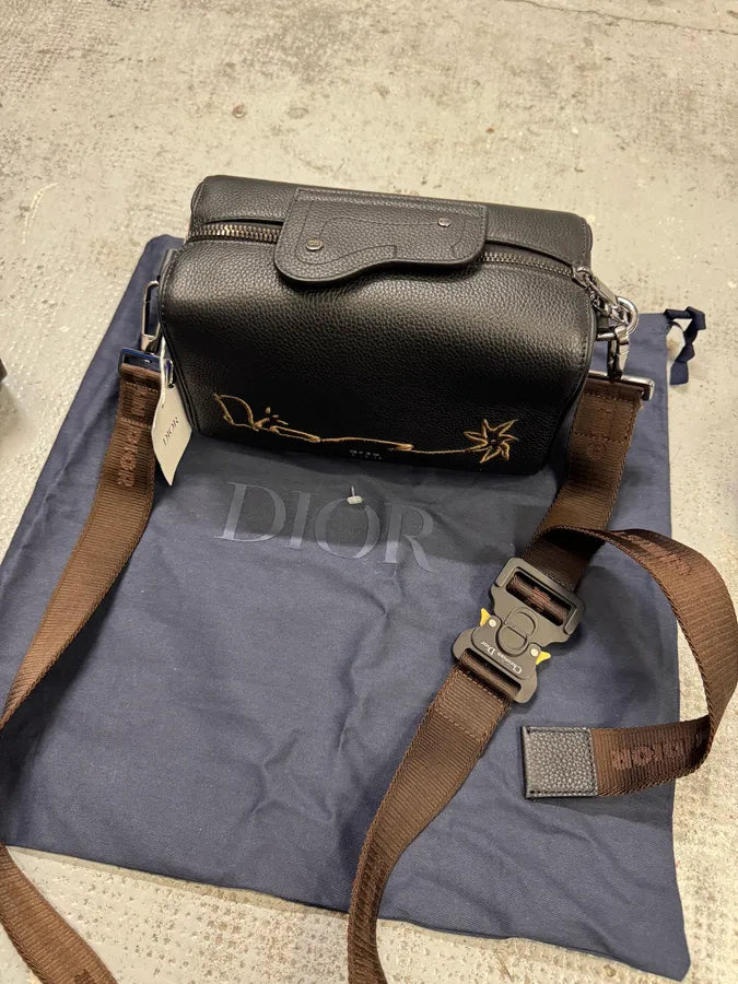 SS2022 Dior CACTUS JACK Saddle Lingot 22 Black Leather Bag hMuyUGG 1