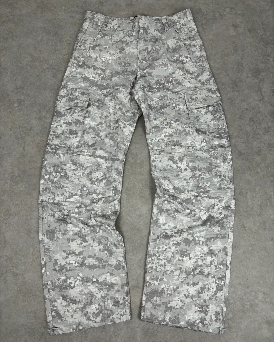 SS2023 Givenchy Camo White Distressed Cargo Pants rAIuIdx 0
