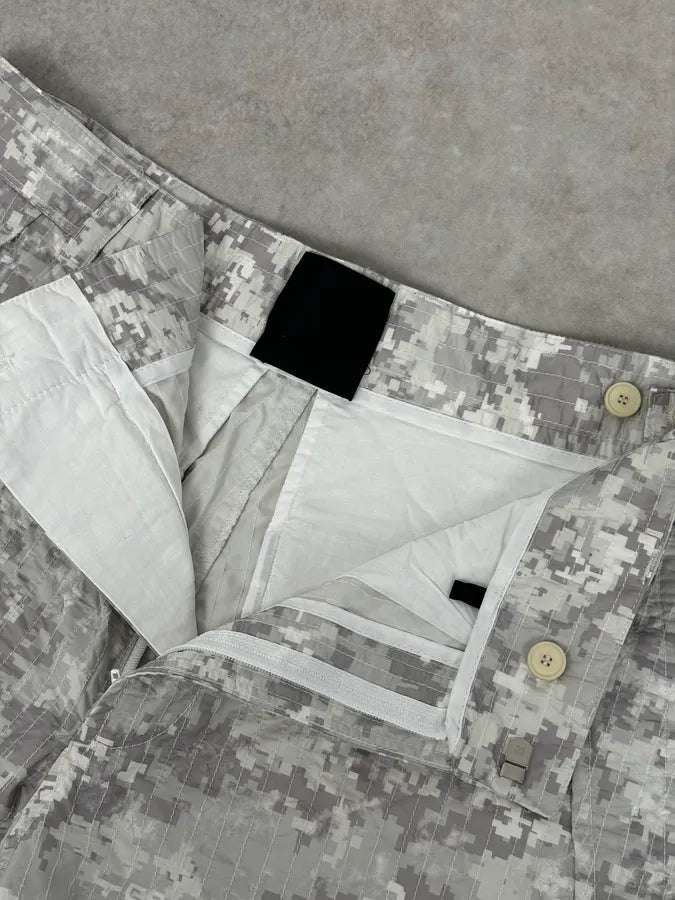 SS2023 Givenchy Camo White Distressed Cargo Pants rAIuIdx 8
