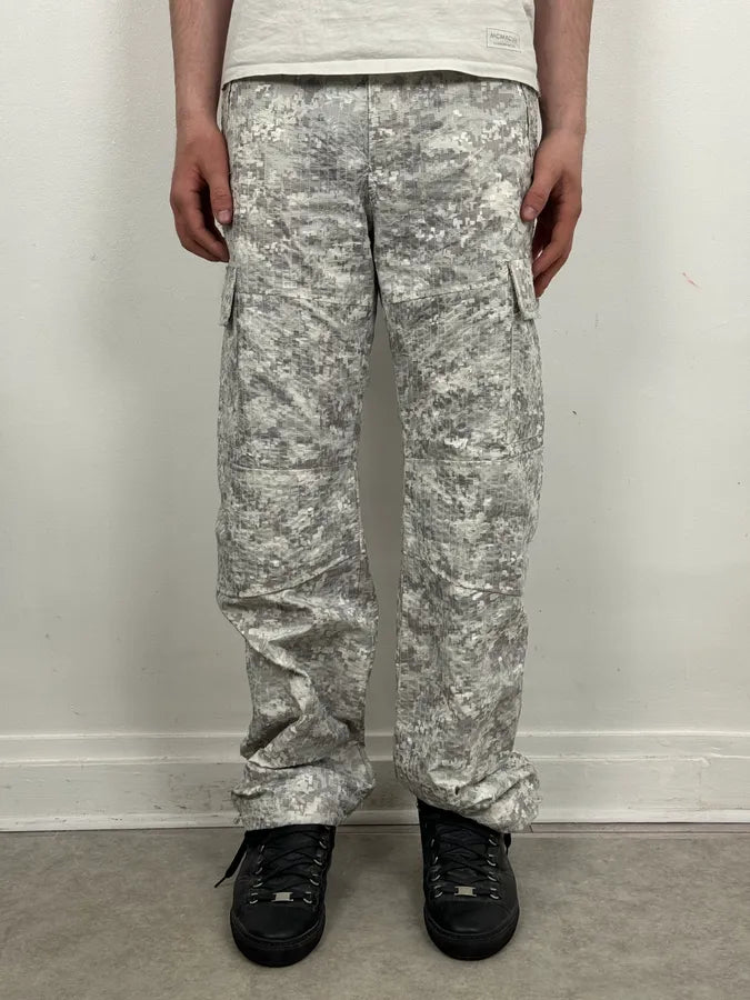 SS2023 Givenchy Camo White Distressed Cargo Pants rAIuIdx 2