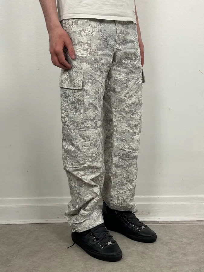 SS2023 Givenchy Camo White Distressed Cargo Pants rAIuIdx 3