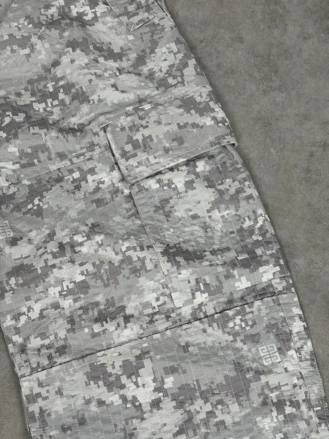 SS2023 Givenchy Camo White Distressed Cargo Pants rAIuIdx 9
