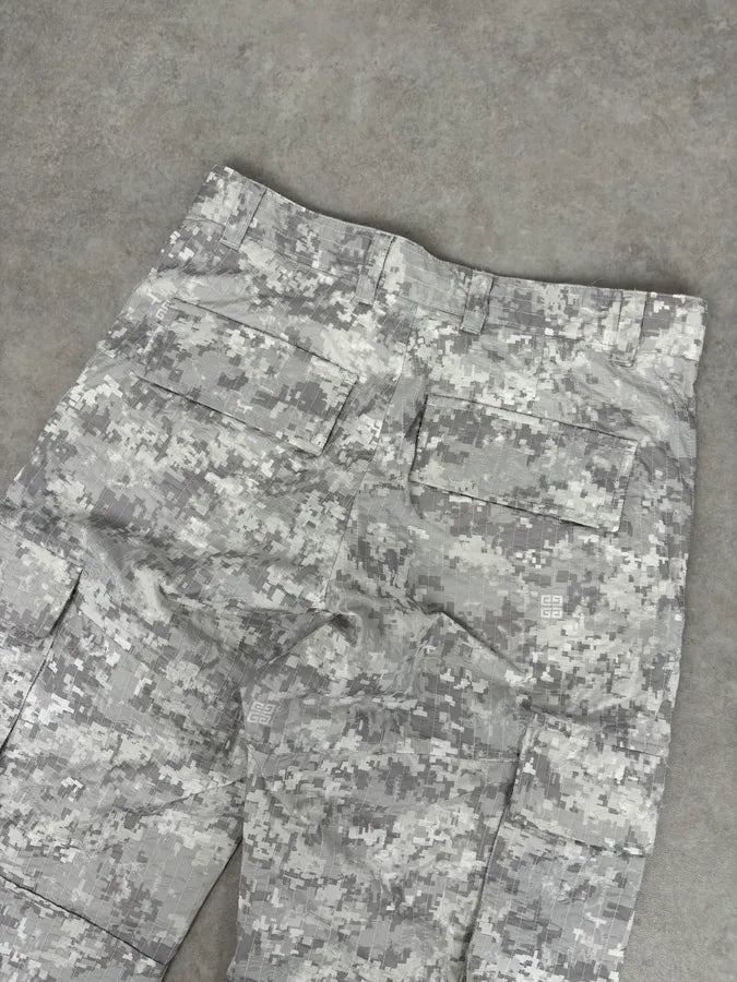 SS2023 Givenchy Camo White Distressed Cargo Pants rAIuIdx 7