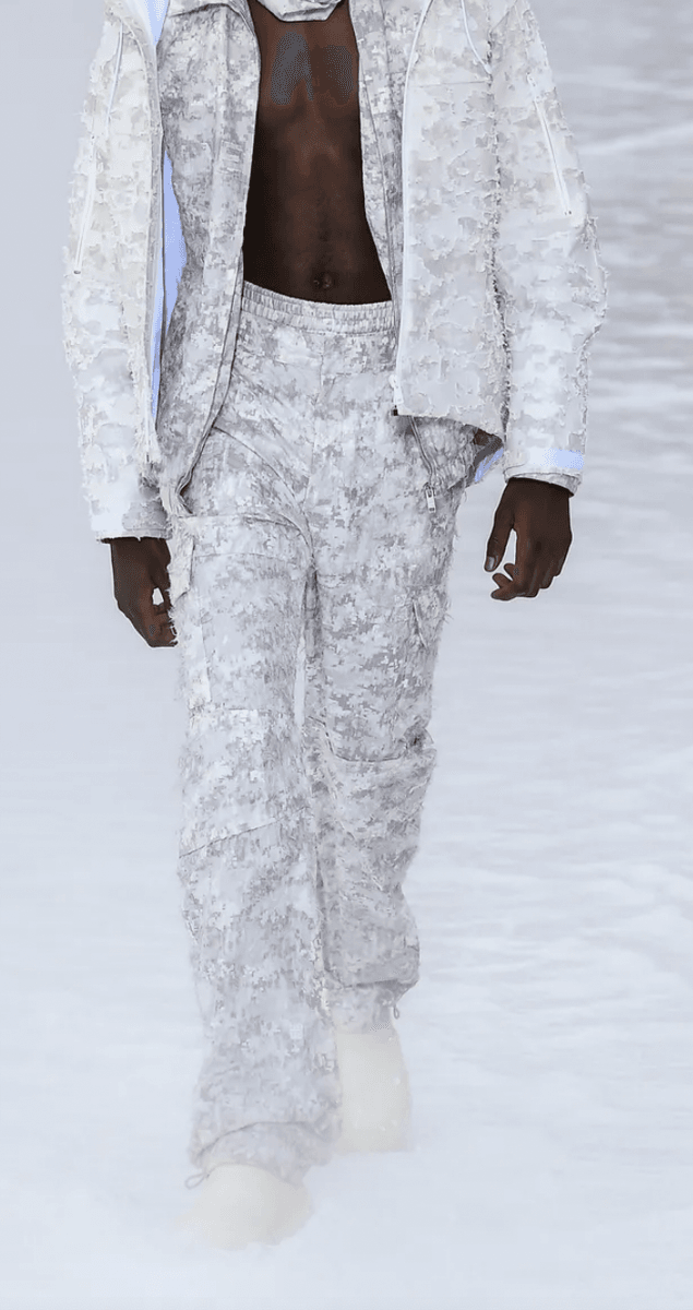 SS2023 Givenchy Camo White Distressed Cargo Pants rAIuIdx 1