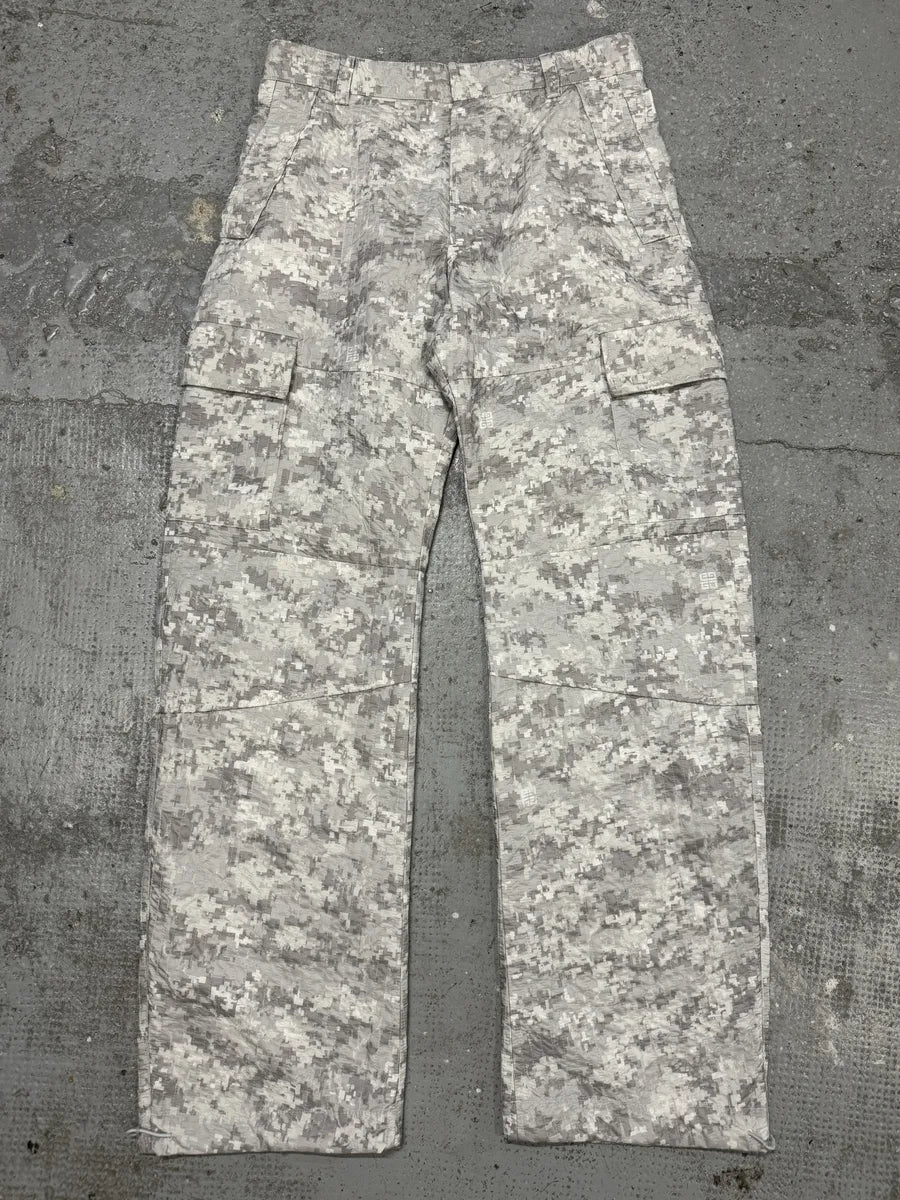 SS2023 Givenchy Camo White Distressed Cargo Pants (S/M) XGSvSfx 0