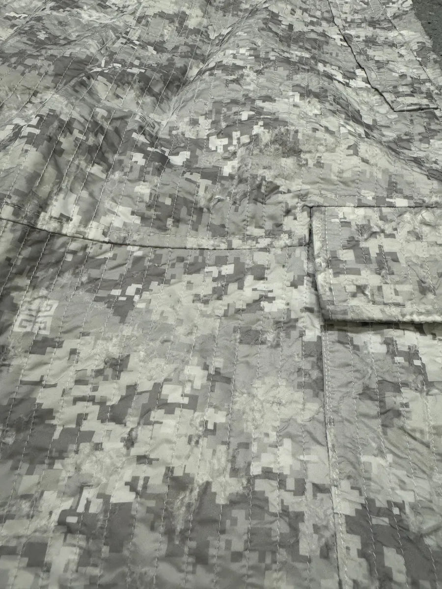 SS2023 Givenchy Camo White Distressed Cargo Pants (S/M) XGSvSfx 12