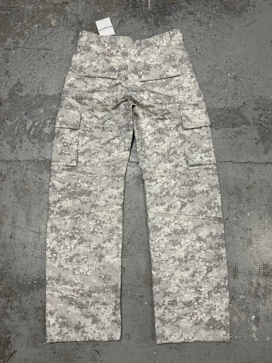 SS2023 Givenchy Camo White Distressed Cargo Pants (S/M) XGSvSfx 2