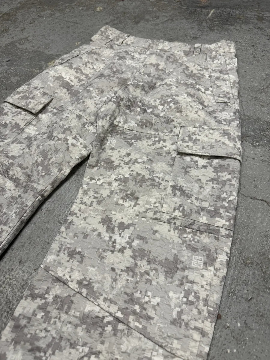 SS2023 Givenchy Camo White Distressed Cargo Pants (S/M) XGSvSfx 3