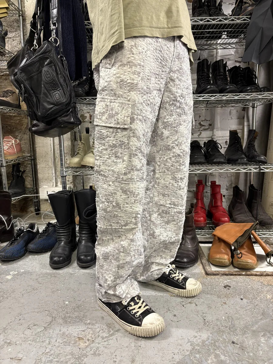 SS2023 Givenchy Camo White Distressed Cargo Pants (S/M) XGSvSfx 4