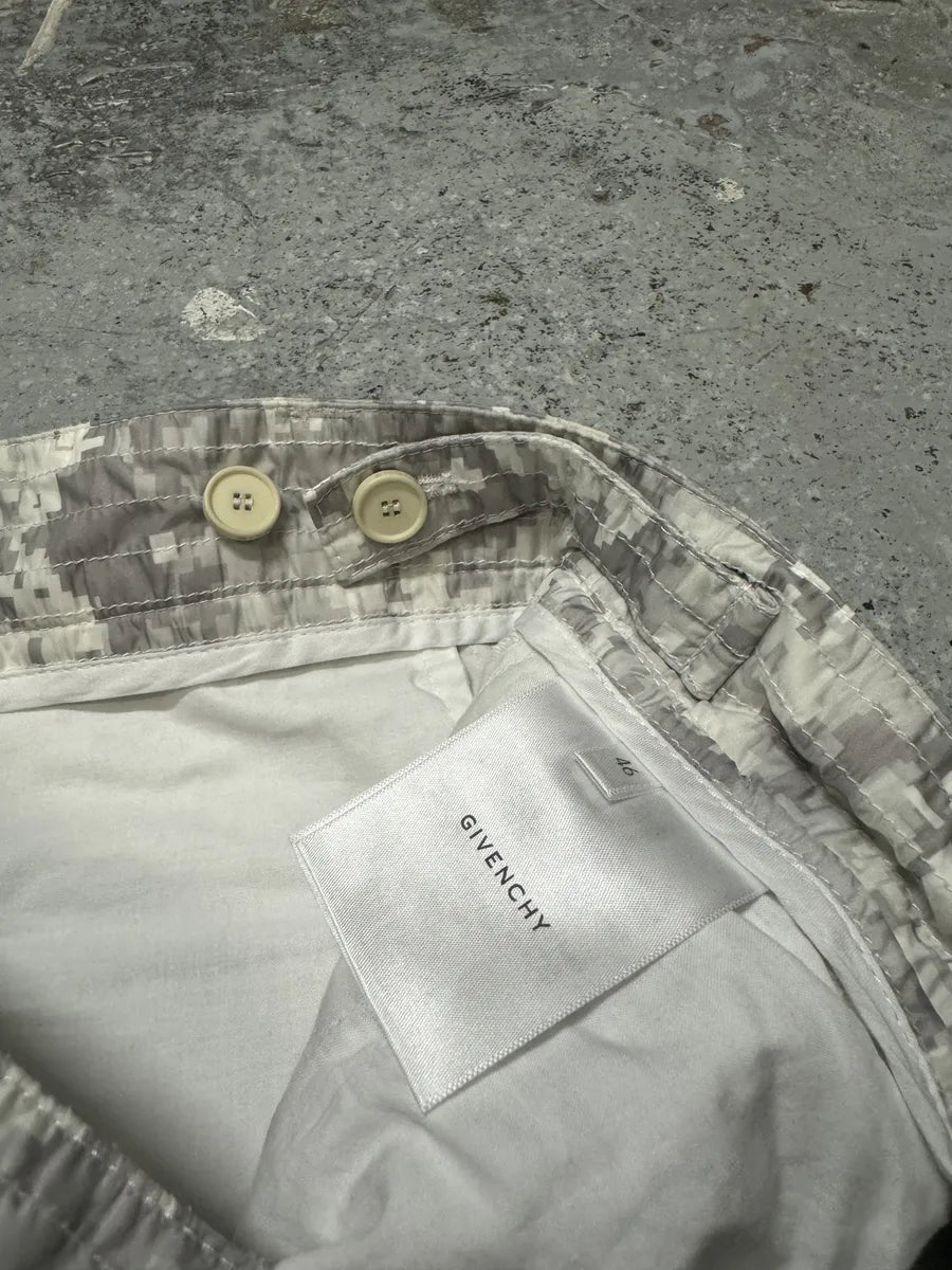 SS2023 Givenchy Camo White Distressed Cargo Pants (S/M) XGSvSfx 9