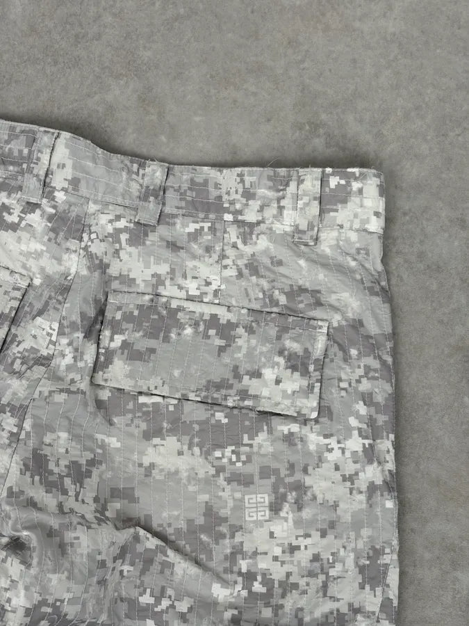 SS2023 Givenchy Camo White Distressed Cargo Pants rAIuIdx 11