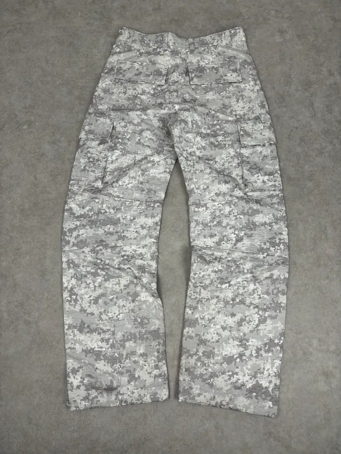 SS2023 Givenchy Camo White Distressed Cargo Pants rAIuIdx 6