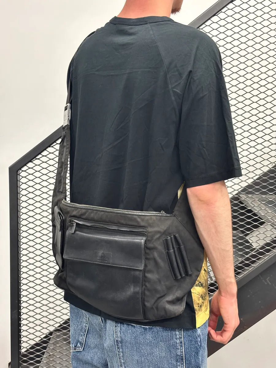 2000s Gucci Black Leather Multi-Pocket Crossbody Bag by Tom Ford jgDWzMu 2