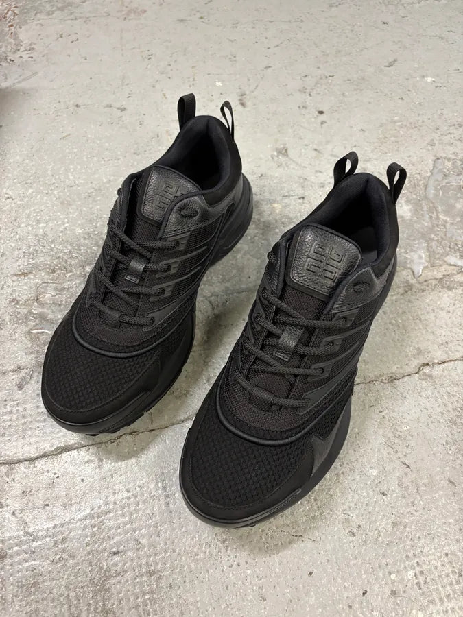 Givenchy Runners Black GIV 1 TR Sneakers AArYGiM 2