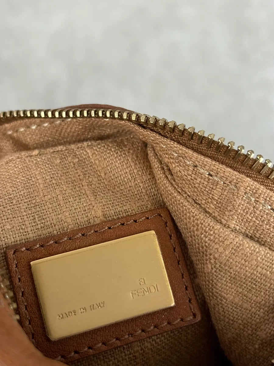 2000s Fendi Brown Leather Scalloped Detail Shoulder Bag VFGRxHk 10