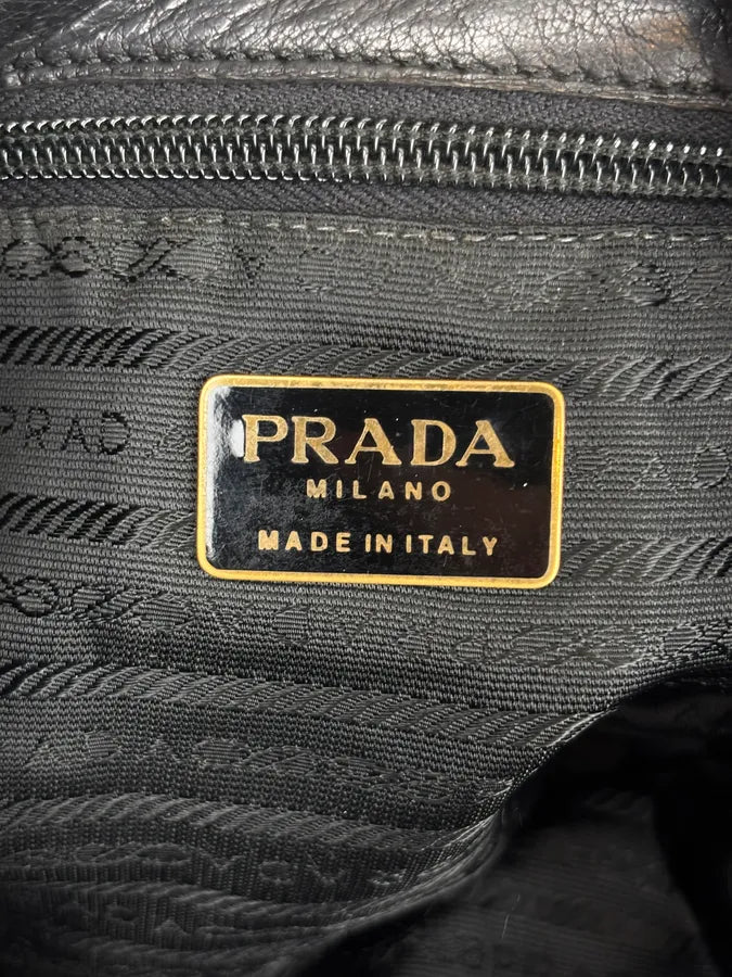 2000s Prada Black Leather Eyelet Messenger Bag  uEbqQBi 14