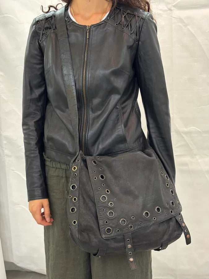 2000s Prada Black Leather Eyelet Messenger Bag  uEbqQBi 3