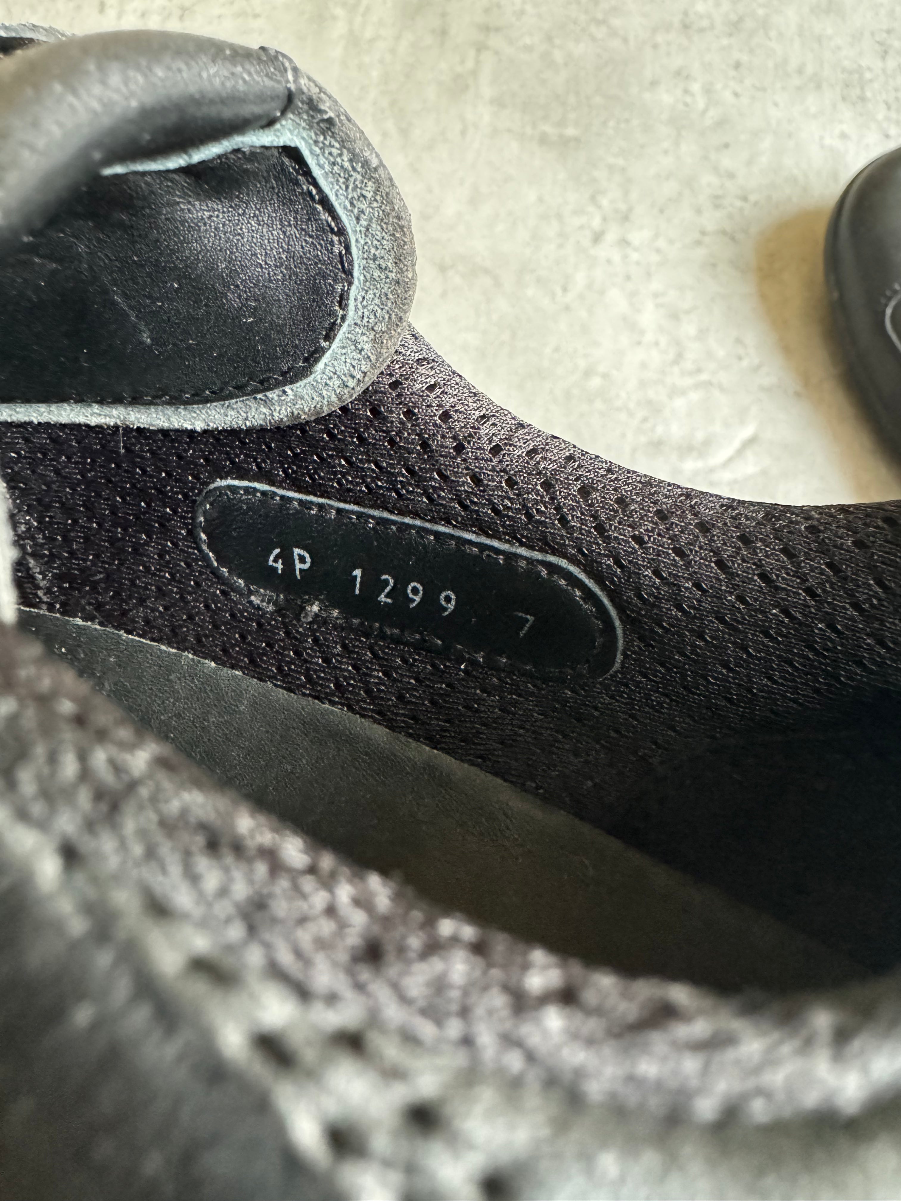 2000s Prada America's Cup Alternative Scratch Black Leather (41) - 8