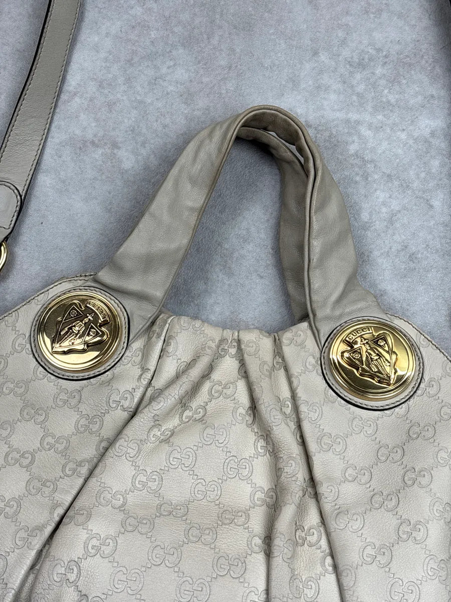 2000s Gucci Light Grey Leather Crest Medallion Shoulder Bag by Frida Giannini xgSCqvID 12