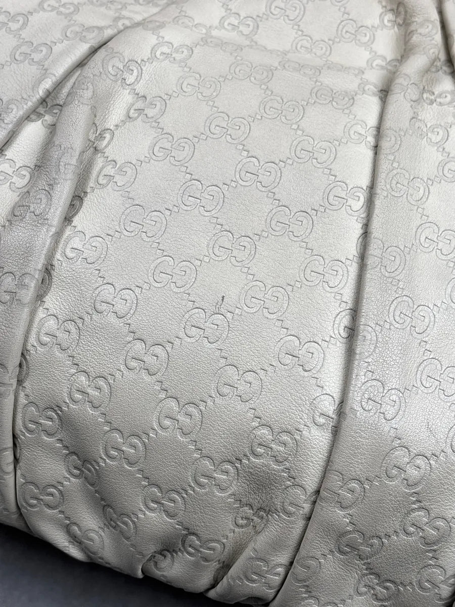2000s Gucci Light Grey Leather Crest Medallion Shoulder Bag by Frida Giannini xgSCqvID 17