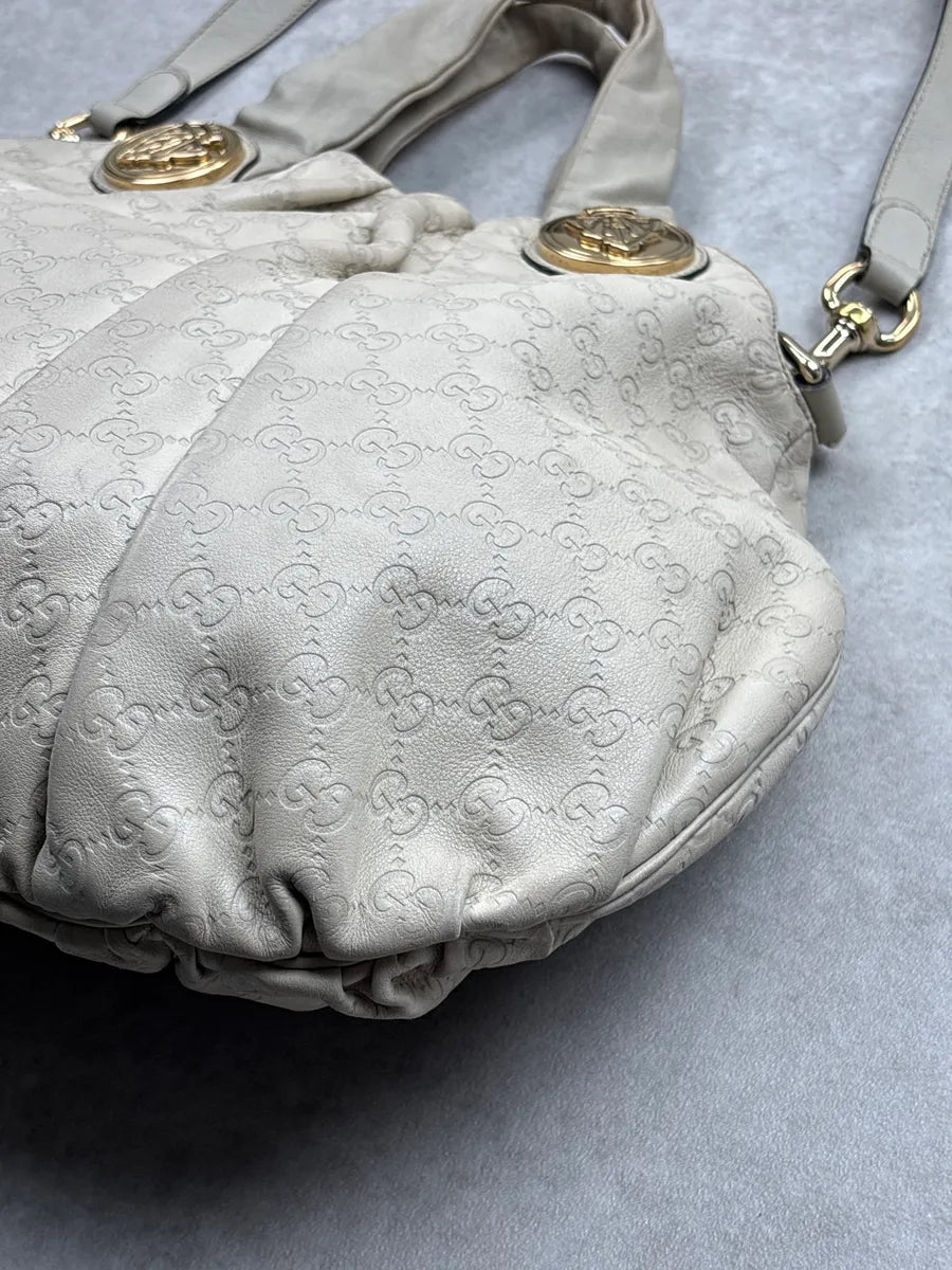 2000s Gucci Light Grey Leather Crest Medallion Shoulder Bag by Frida Giannini xgSCqvID 13