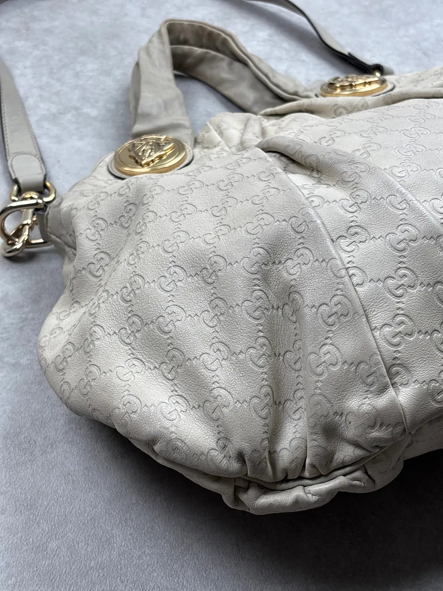 2000s Gucci Light Grey Leather Crest Medallion Shoulder Bag by Frida Giannini xgSCqvID 14