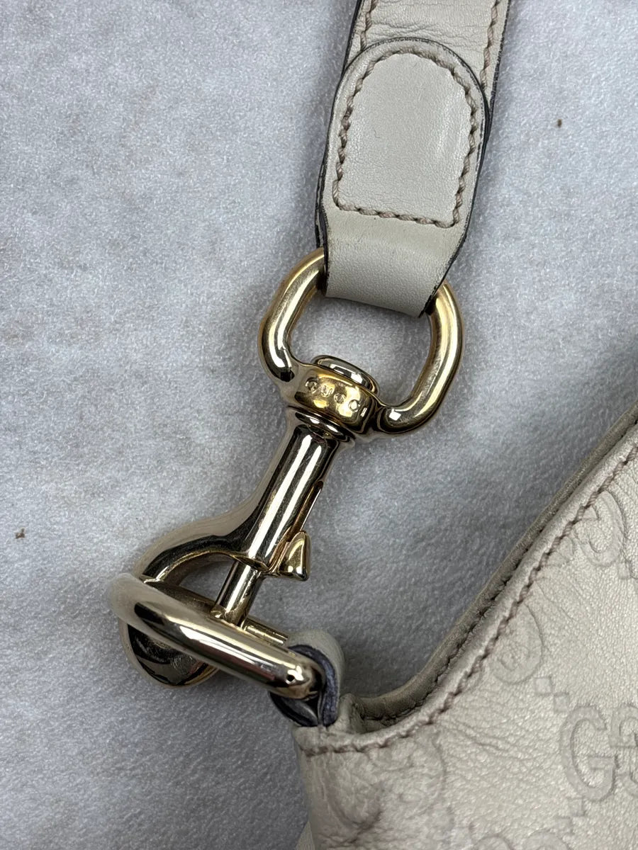 2000s Gucci Light Grey Leather Crest Medallion Shoulder Bag by Frida Giannini xgSCqvID 15