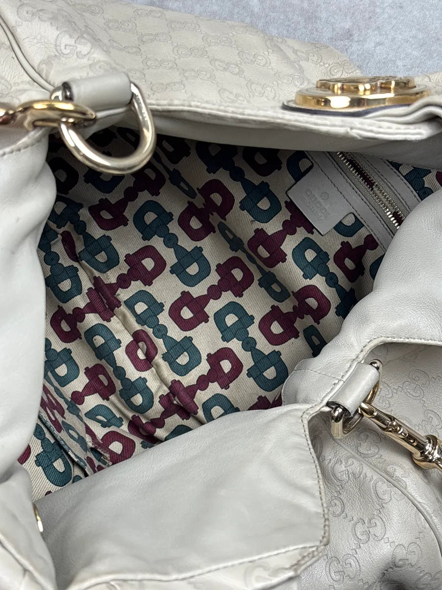 2000s Gucci Light Grey Leather Crest Medallion Shoulder Bag by Frida Giannini xgSCqvID 16
