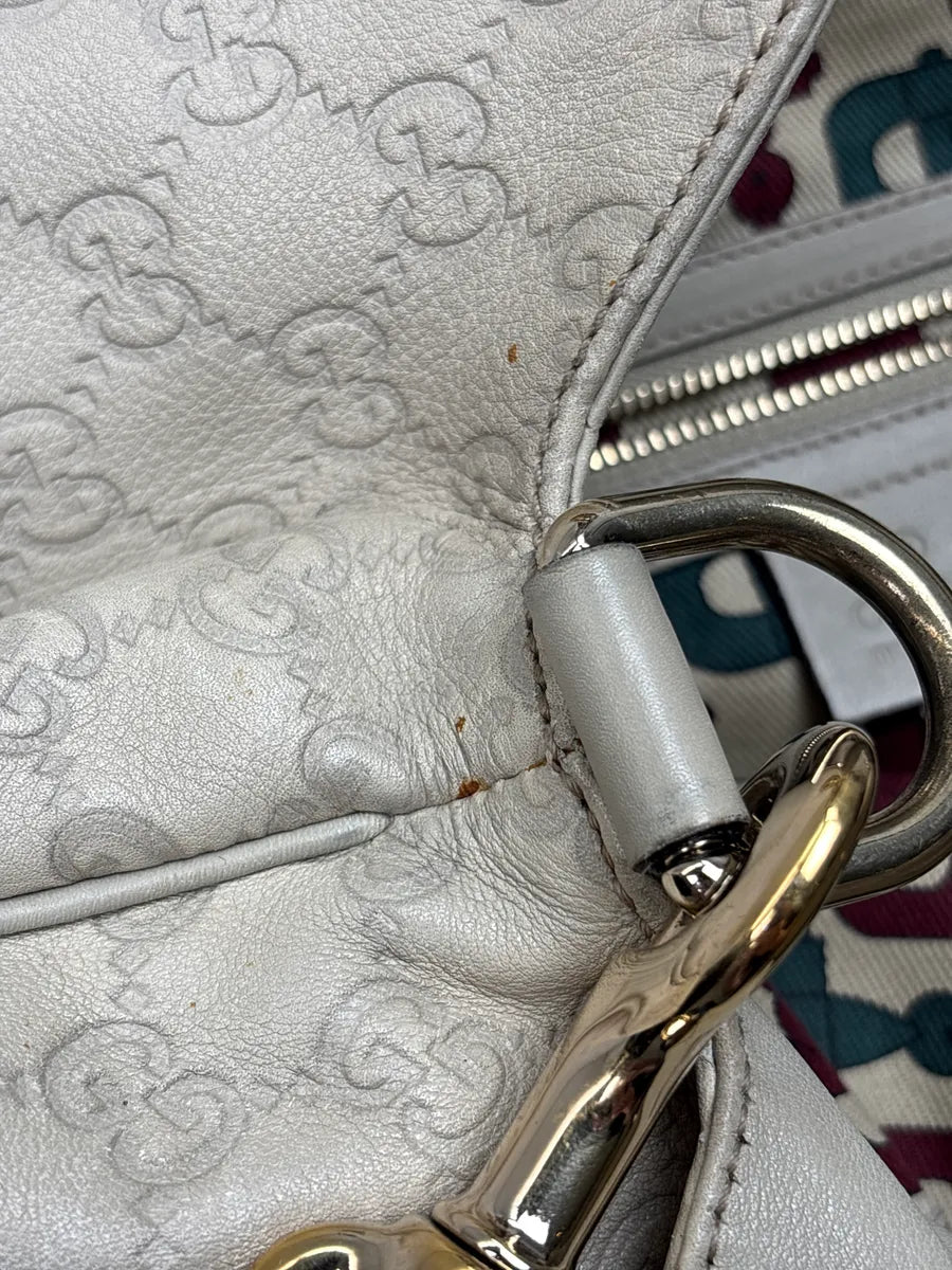 2000s Gucci Light Grey Leather Crest Medallion Shoulder Bag by Frida Giannini xgSCqvID 18