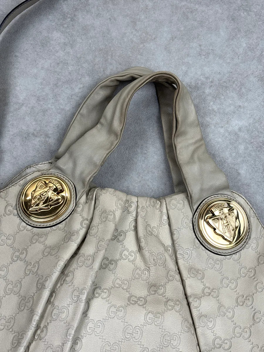 2000s Gucci Light Grey Leather Crest Medallion Shoulder Bag by Frida Giannini xgSCqvID 5