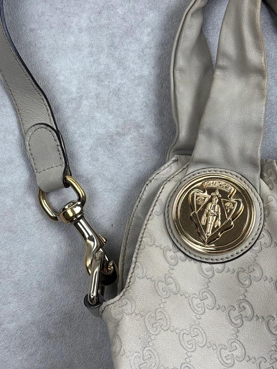 2000s Gucci Light Grey Leather Crest Medallion Shoulder Bag by Frida Giannini xgSCqvID 7