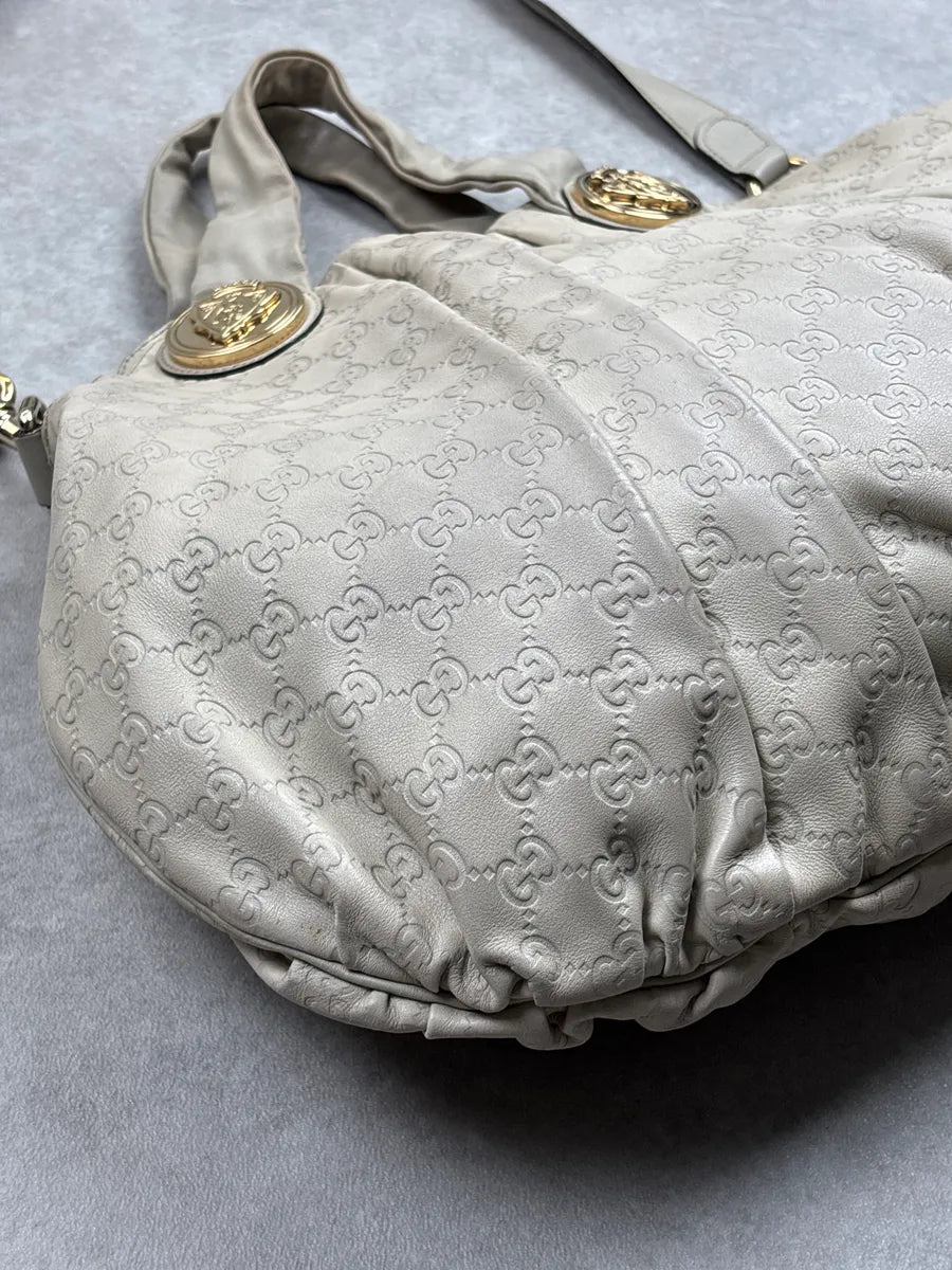 2000s Gucci Light Grey Leather Crest Medallion Shoulder Bag by Frida Giannini xgSCqvID 9