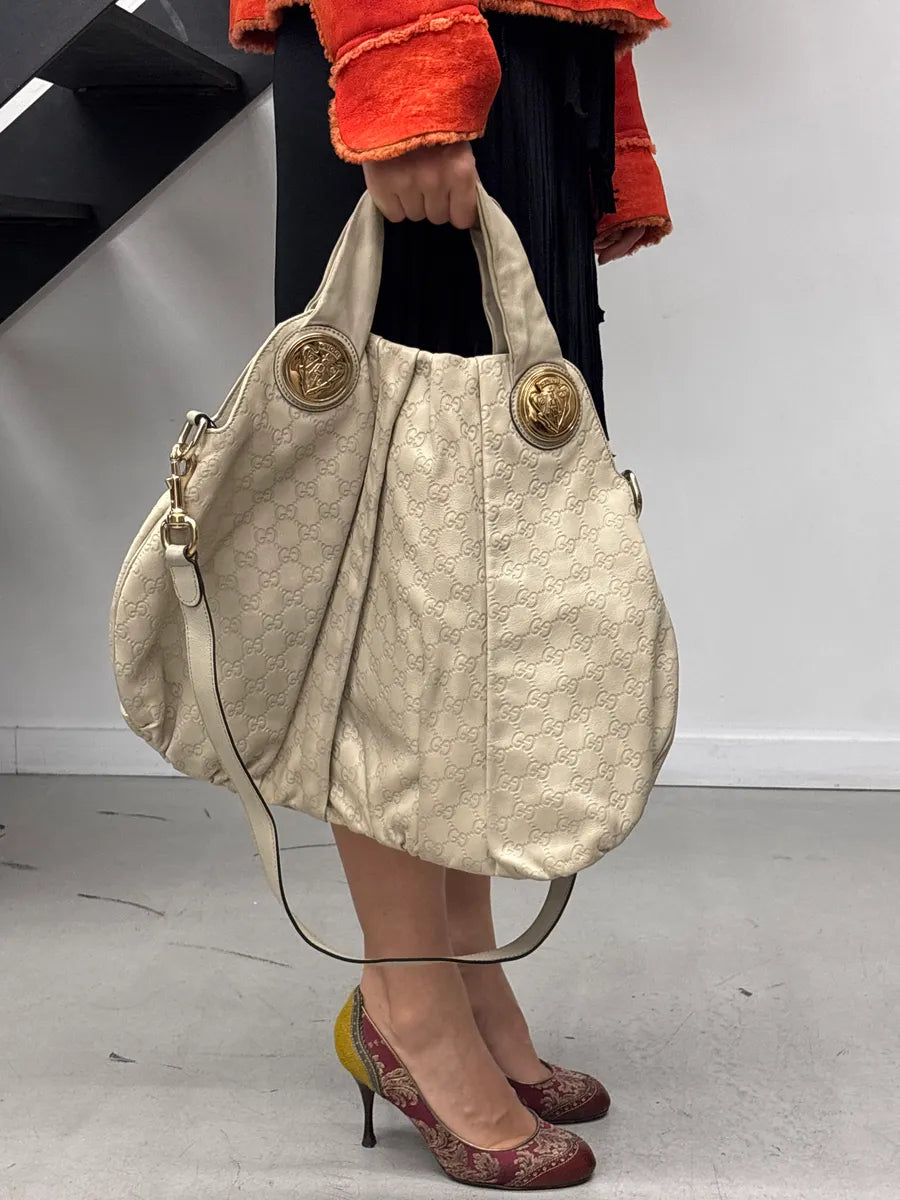 2000s Gucci Light Grey Leather Crest Medallion Shoulder Bag by Frida Giannini xgSCqvID 1