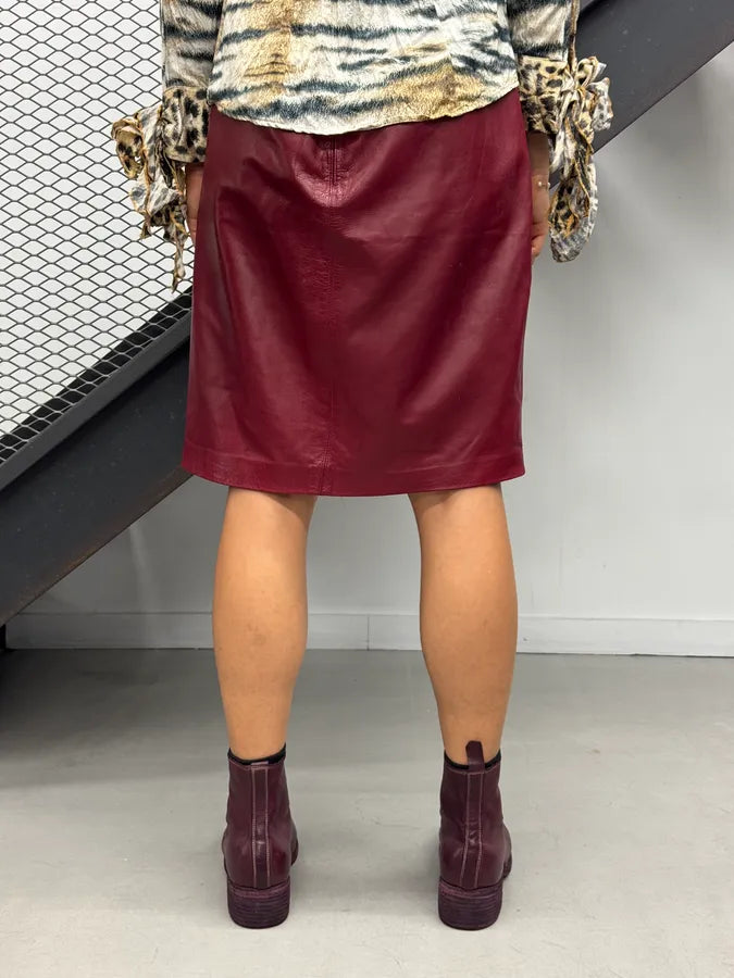 1980s Yves Saint Laurent Bordeaux Leather Midi Skirt FxuYCHT 5