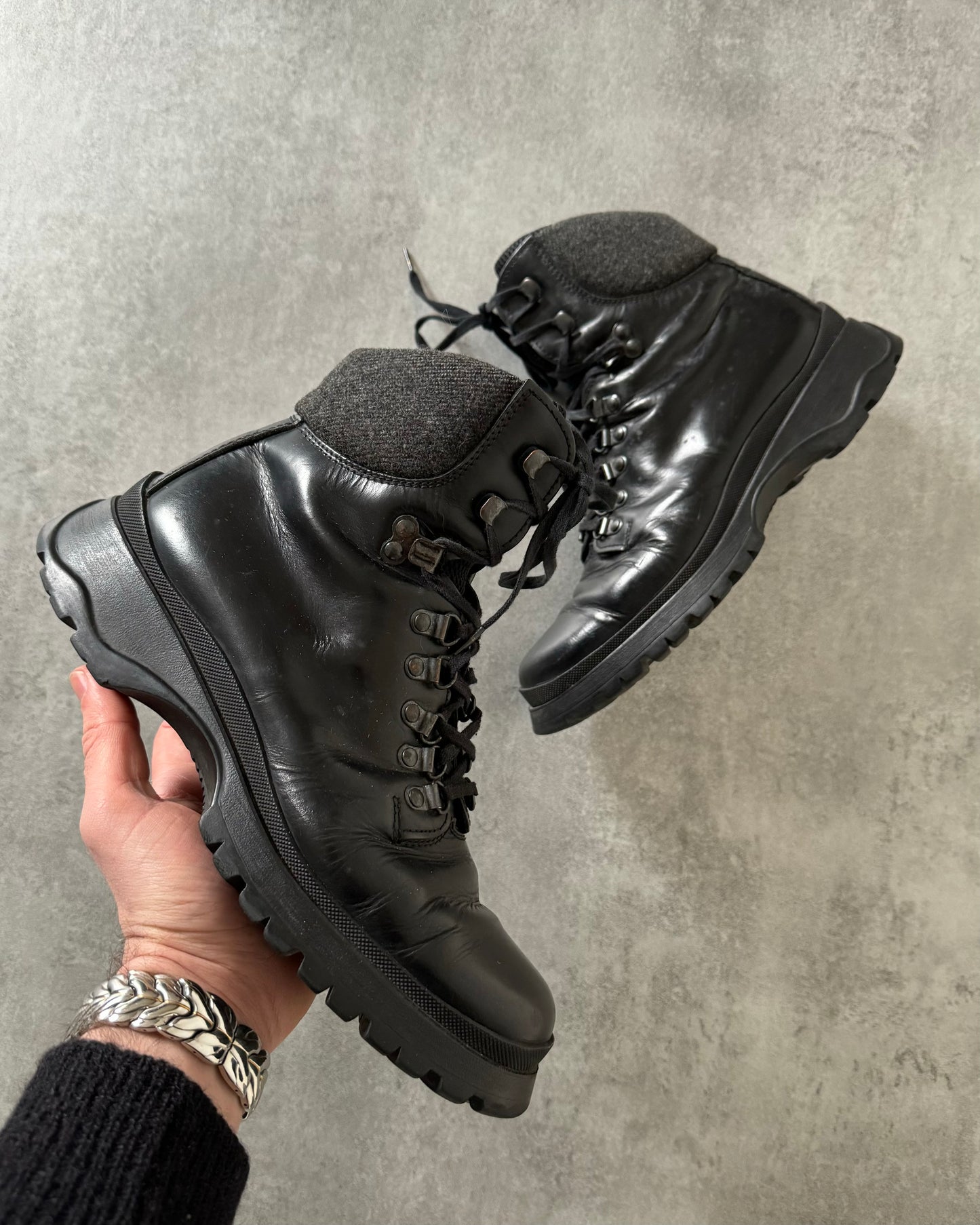 AW1999 Prada High Top Vibram Leather Boots  (40,5) - 1